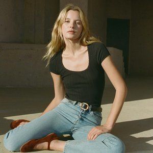 Doen Brigitte Tee in Black